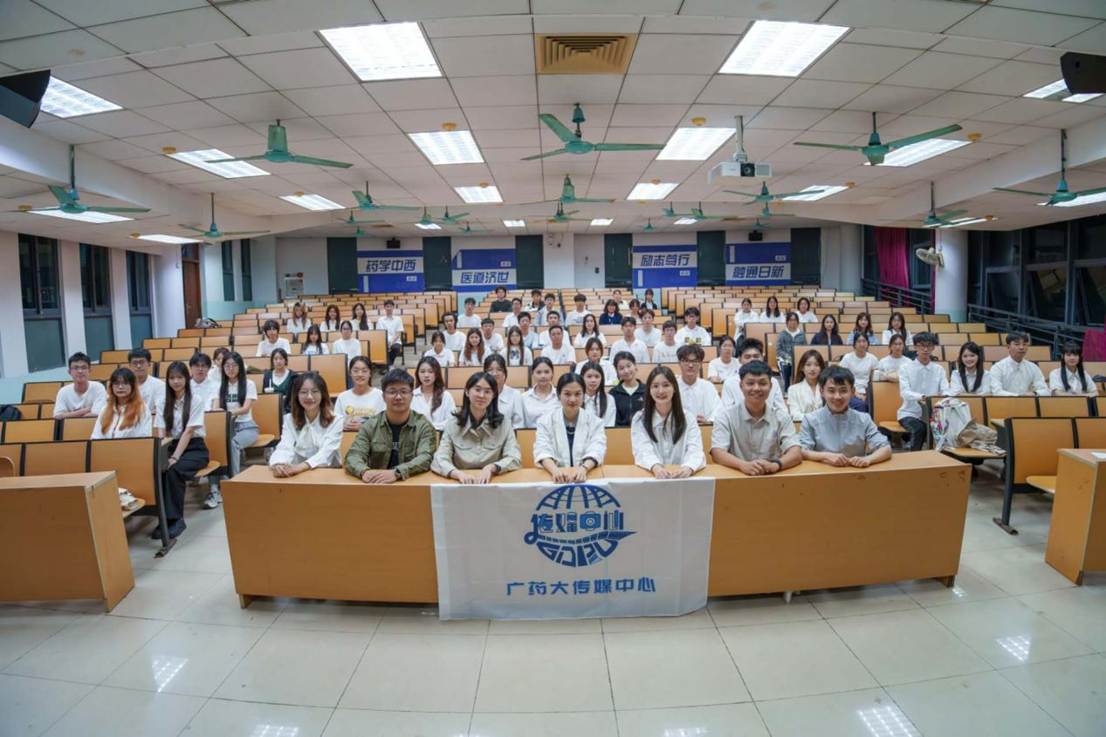 52d059983475bf177aadaa9204cdafe